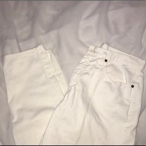 VINTAGE WHITE MOM JEANS